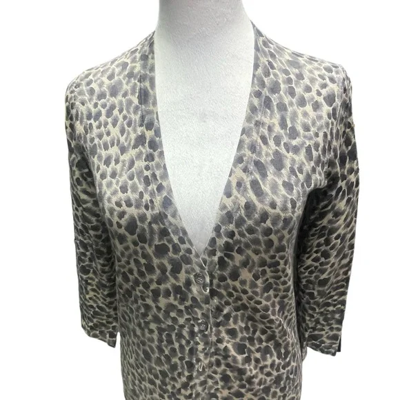 Ann Taylor. Sz XS. Silk Blend. Cheetah Print Cardigan. Excellent Condition 🤩🤩 - Picture 4 of 14